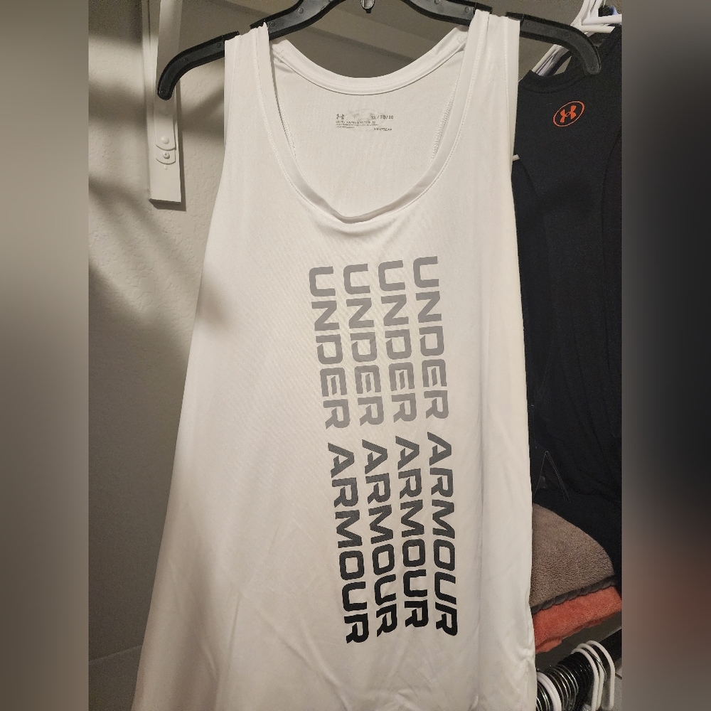 Women under Armour shirt